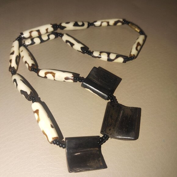 African Batik Necklace Handmade Brown White Cow Bone Beaded Unique Barrel Clasp - Picture 4 of 8